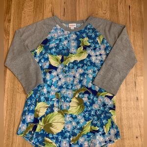 💕3/$18💕 LulaRoe Top~ Size Medium